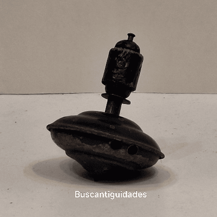 Brinquedo de lata, pião  2
