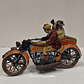 Brinquedo de lata, motociclista com sidecar - vignette 1