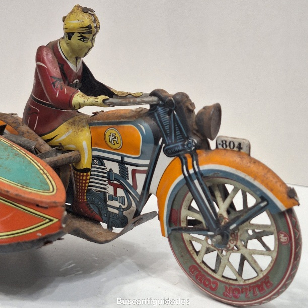 Brinquedo de lata, motociclista com sidecar 3