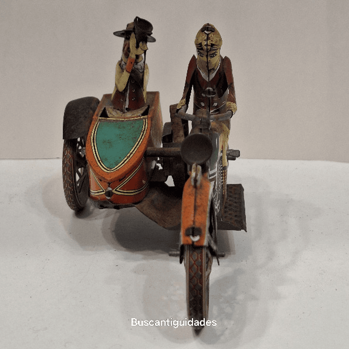 Brinquedo de lata, motociclista com sidecar 4