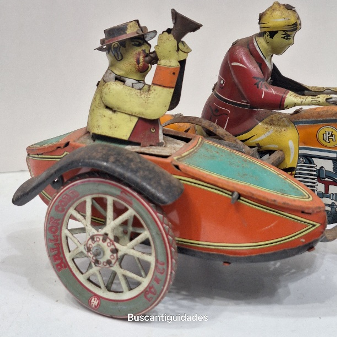 Brinquedo de lata, motociclista com sidecar 7