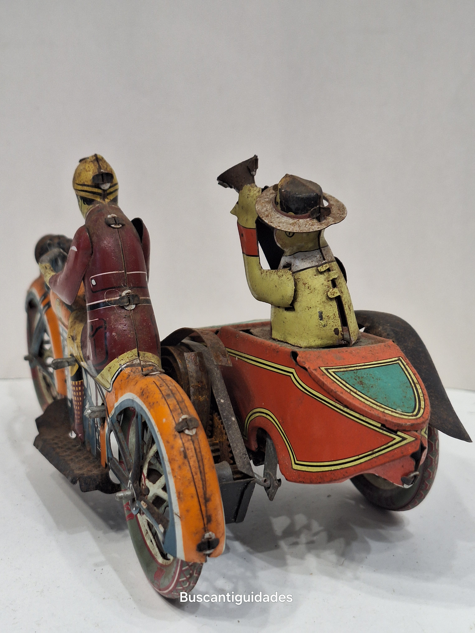 Brinquedo de lata, motociclista com sidecar 10