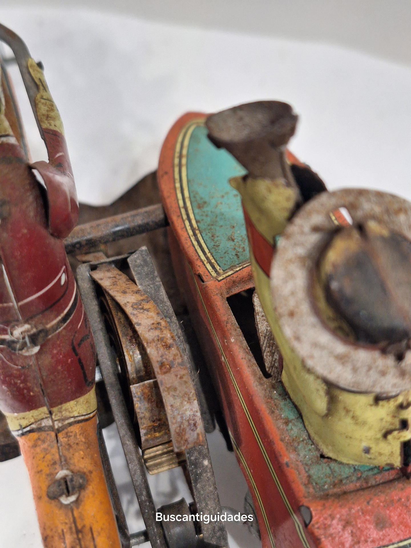 Brinquedo de lata, motociclista com sidecar 11