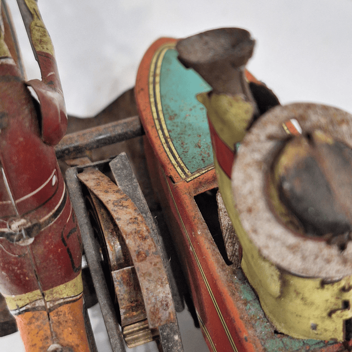 Brinquedo de lata, motociclista com sidecar 11