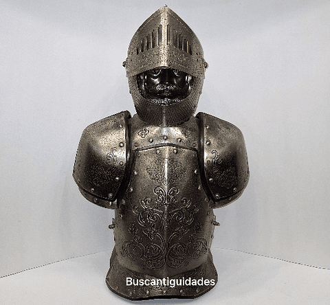 Licoreiro na forma de armadura