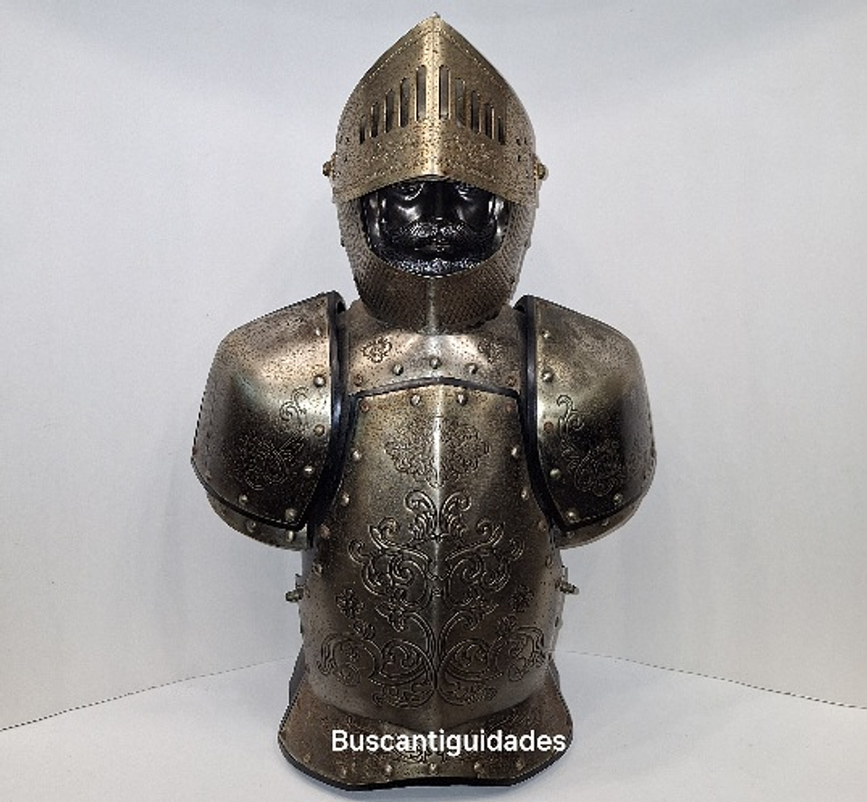 Licoreiro na forma de armadura 1