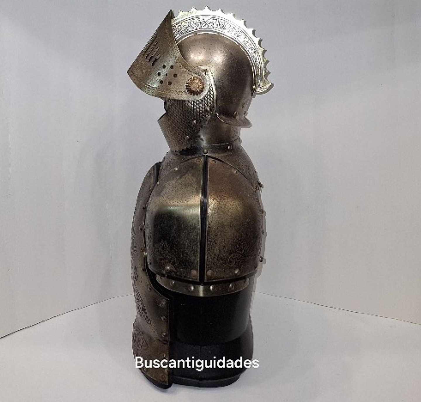 Licoreiro na forma de armadura 5