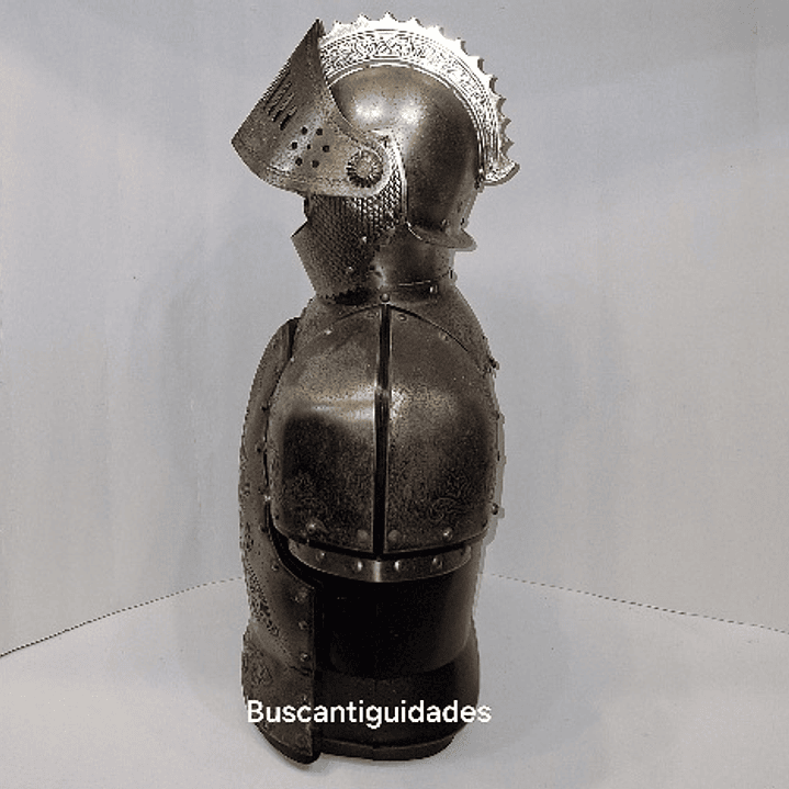 Licoreiro na forma de armadura 5