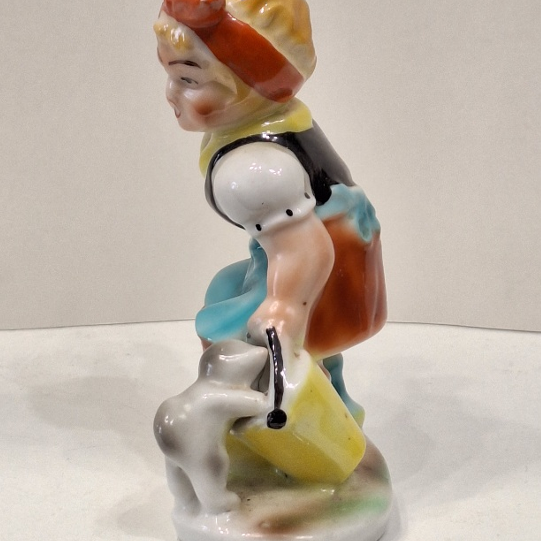 Bibelot, porcelana, Menina com cão  3