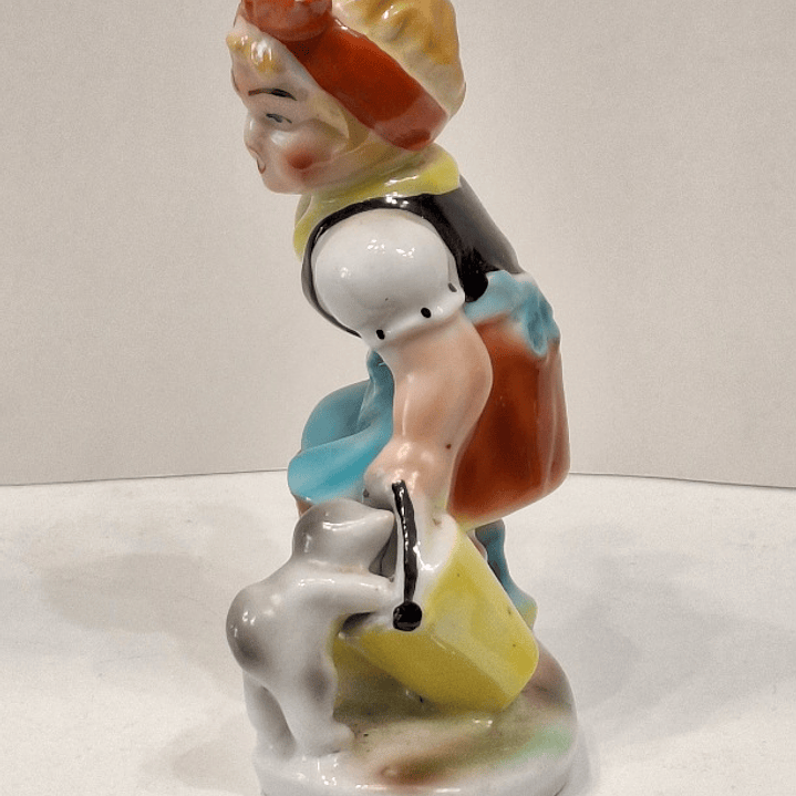 Bibelot, porcelana, Menina com cão  3