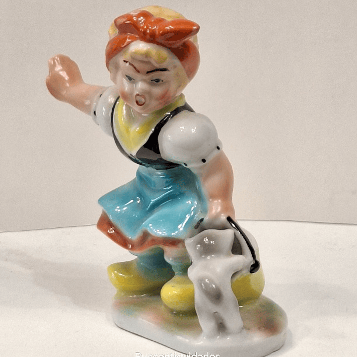 Bibelot, porcelana, Menina com cão  4