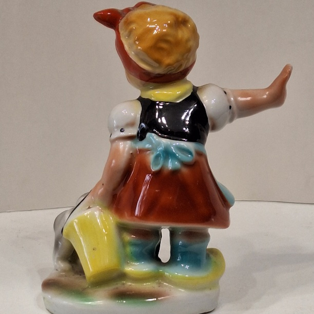 Bibelot, porcelana, Menina com cão  5