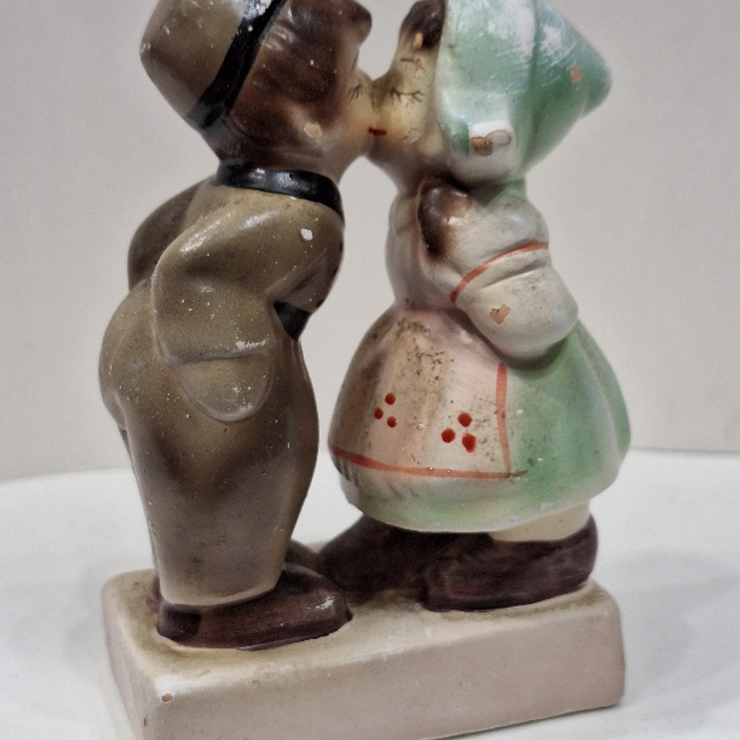 Bibelot, O beijo, Menino e Menina  1