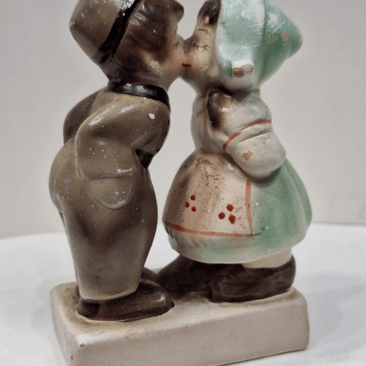 Bibelot, O beijo, Menino e Menina  1