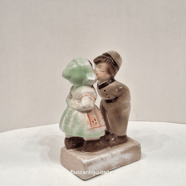 Bibelot, O beijo, Menino e Menina  3