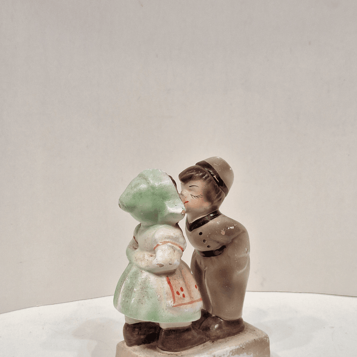 Bibelot, O beijo, Menino e Menina  5