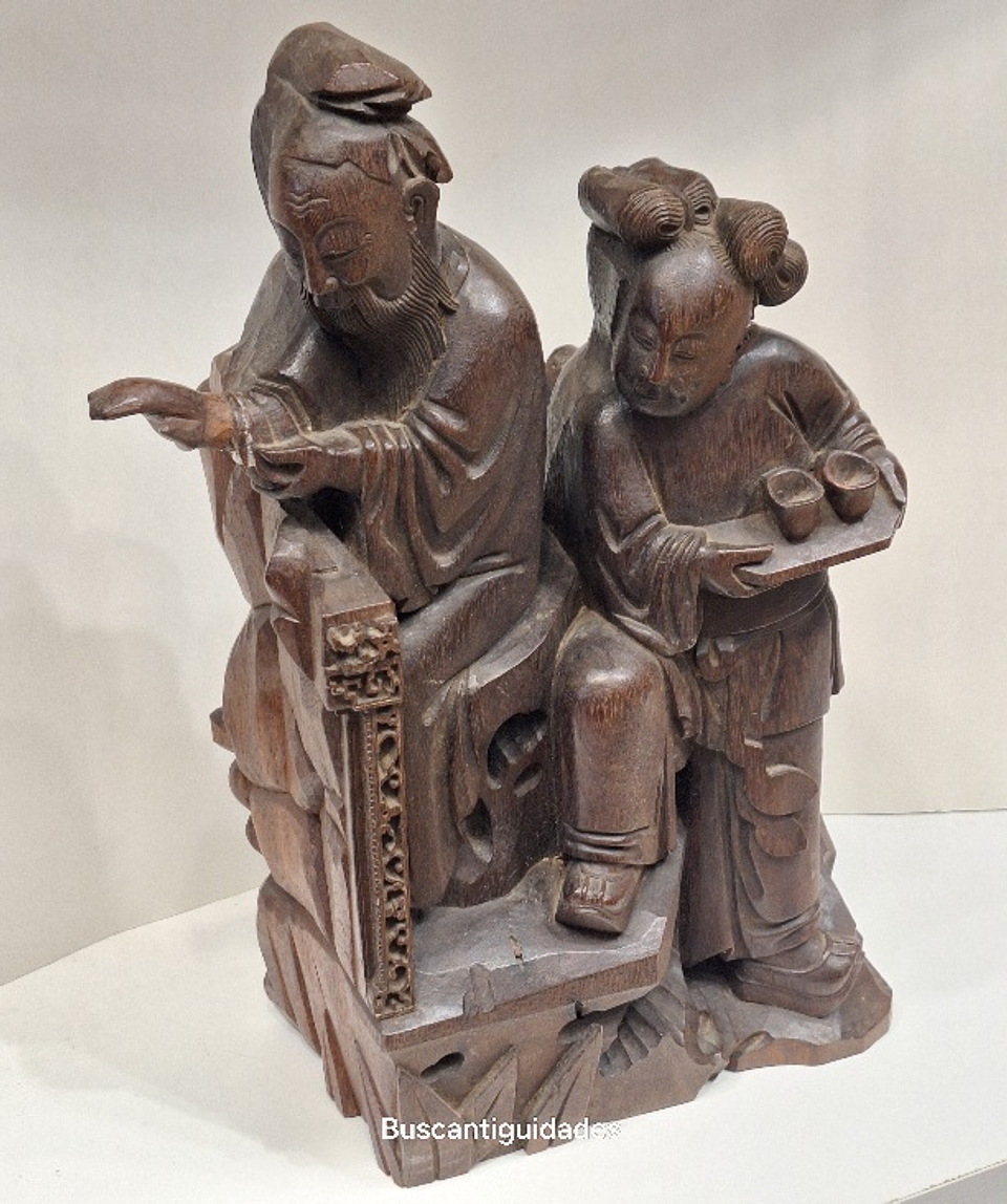 Fragmento de antiga escultura em madeira 1