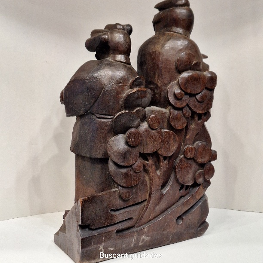 Fragmento de antiga escultura em madeira 2