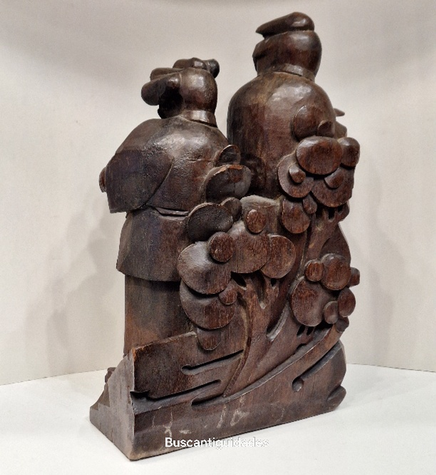 Fragmento de antiga escultura em madeira 2