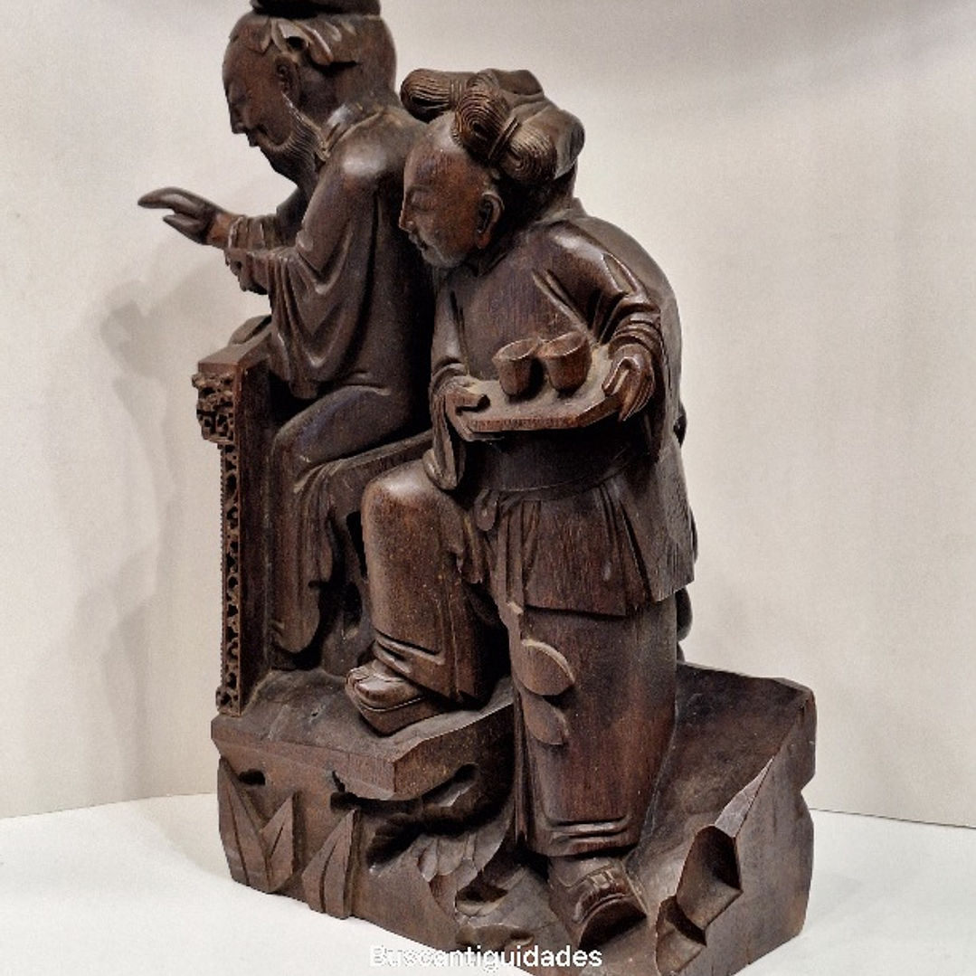 Fragmento de antiga escultura em madeira 3