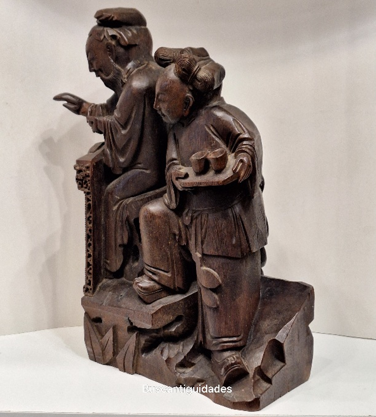 Fragmento de antiga escultura em madeira 3