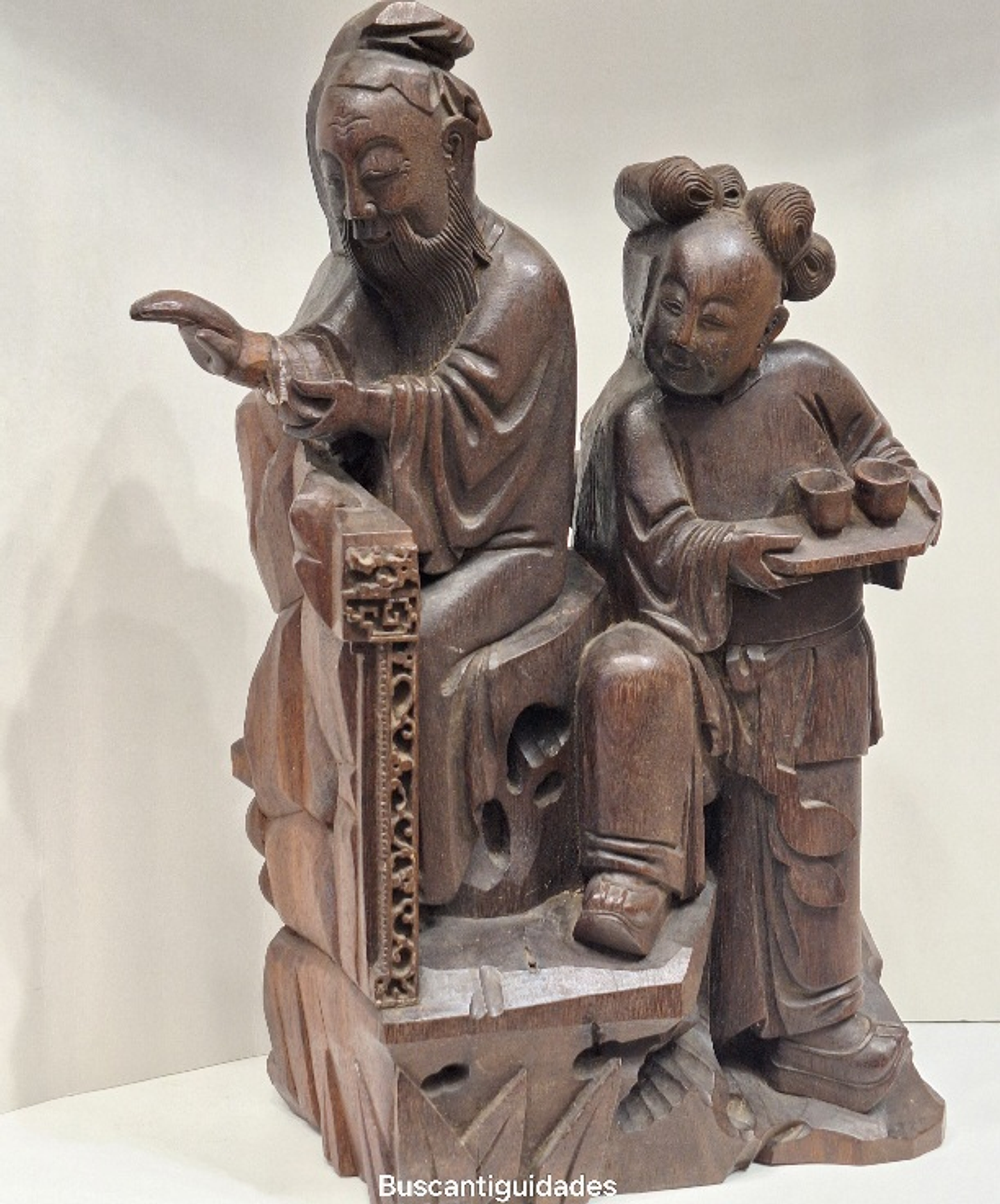 Fragmento de antiga escultura em madeira 4