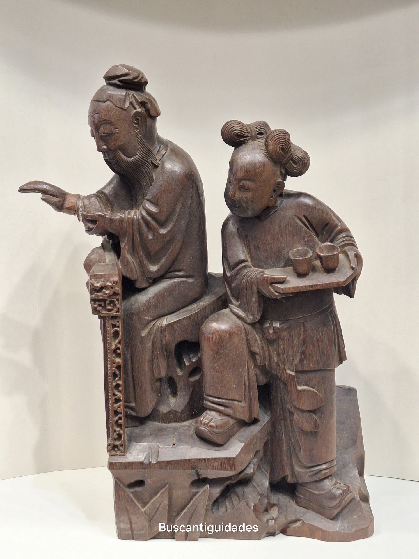 Fragmento de antiga escultura em madeira 6