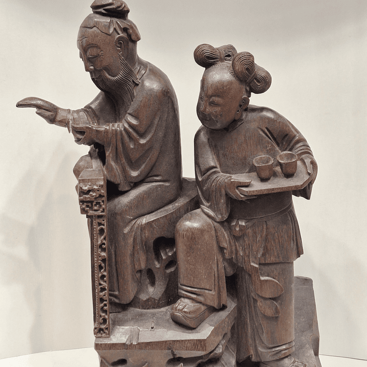 Fragmento de antiga escultura em madeira 6