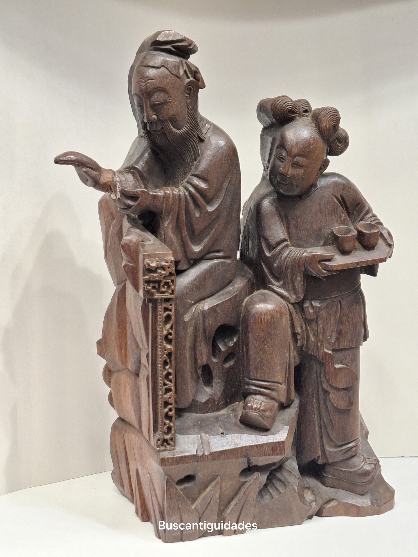 Fragmento de antiga escultura em madeira 7