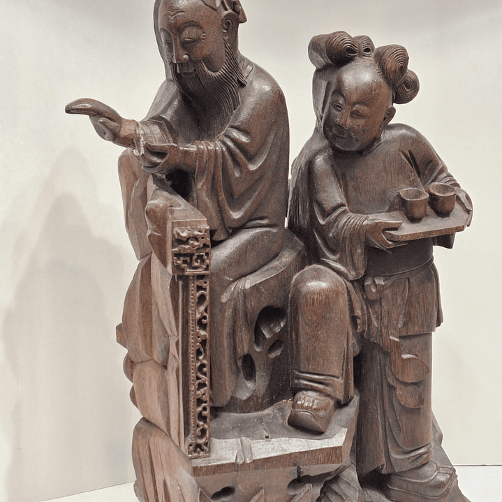 Fragmento de antiga escultura em madeira 7