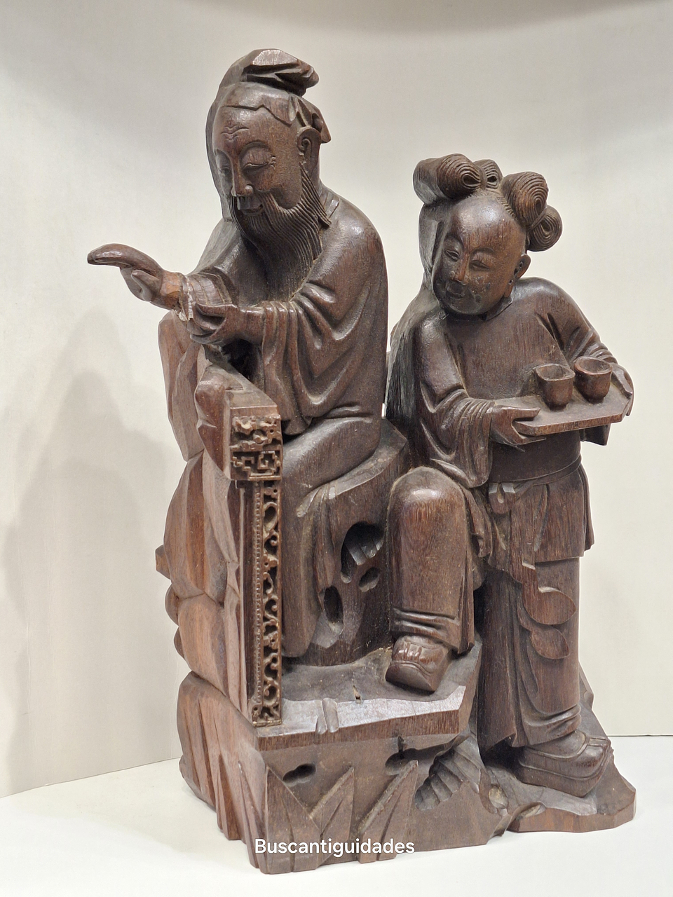 Fragmento de antiga escultura em madeira 7