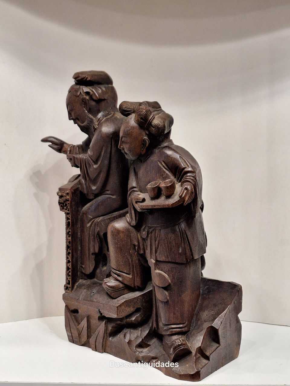 Fragmento de antiga escultura em madeira 8