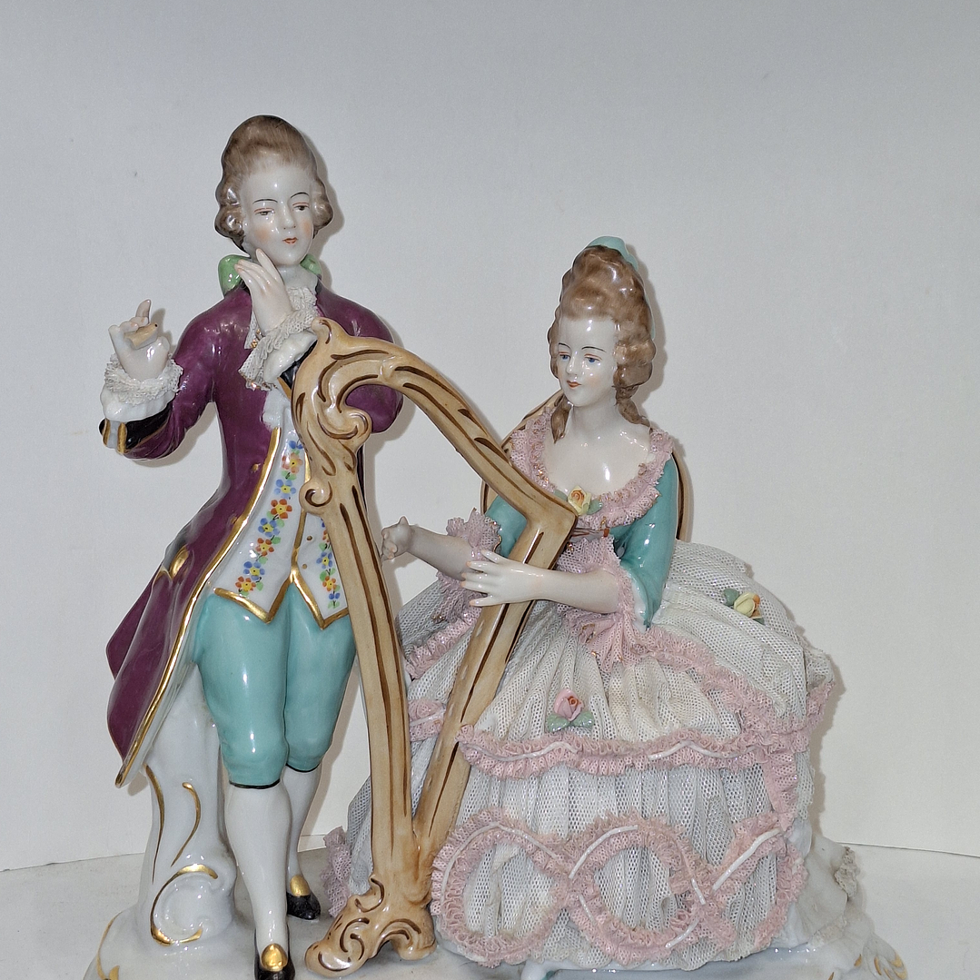 Grupo escultorico porcelana alemã  1