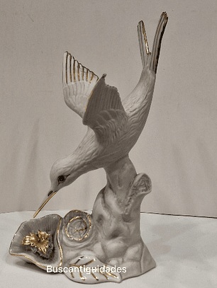 Estatueta, em biscuit,  Colibri