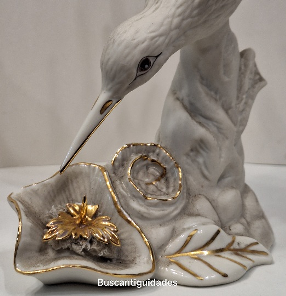 Estatueta, em biscuit,  Colibri 2