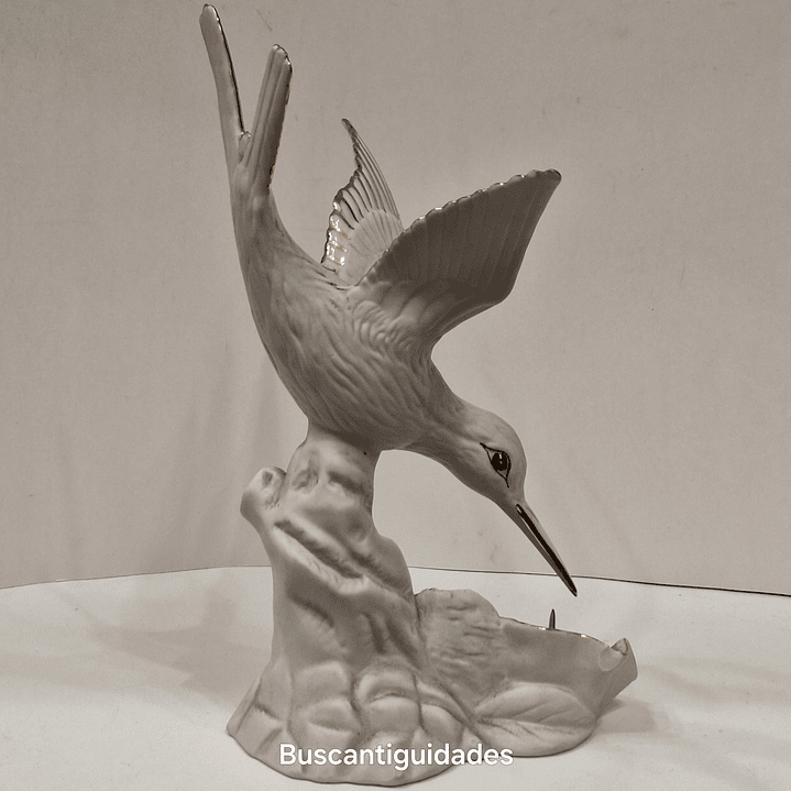 Estatueta, em biscuit,  Colibri 5