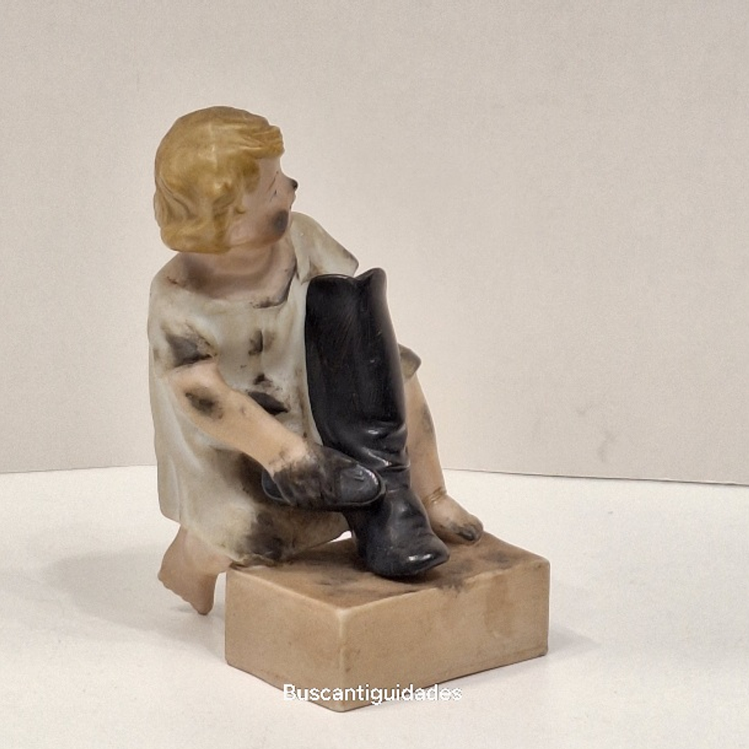 Jovem engraxate em buscuit  2