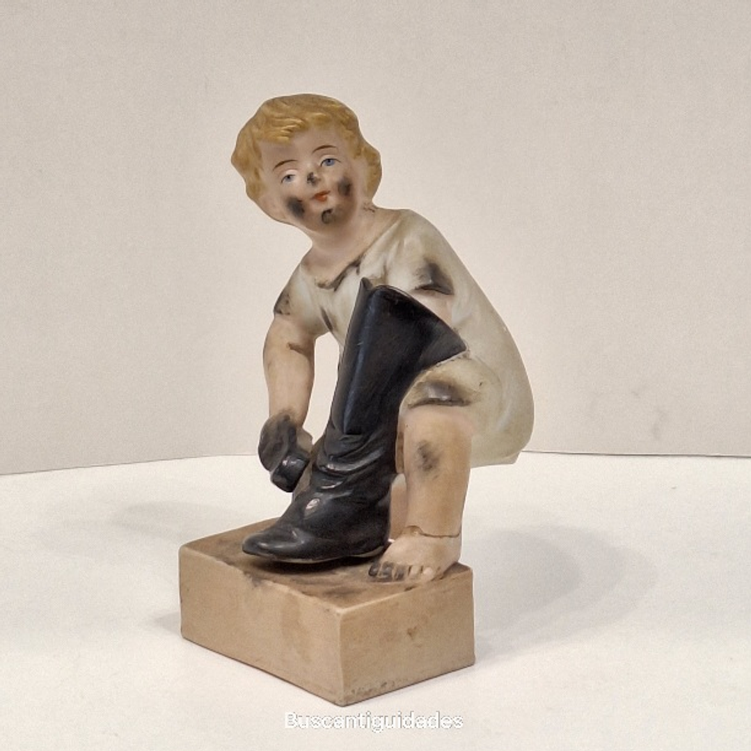 Jovem engraxate em buscuit  6