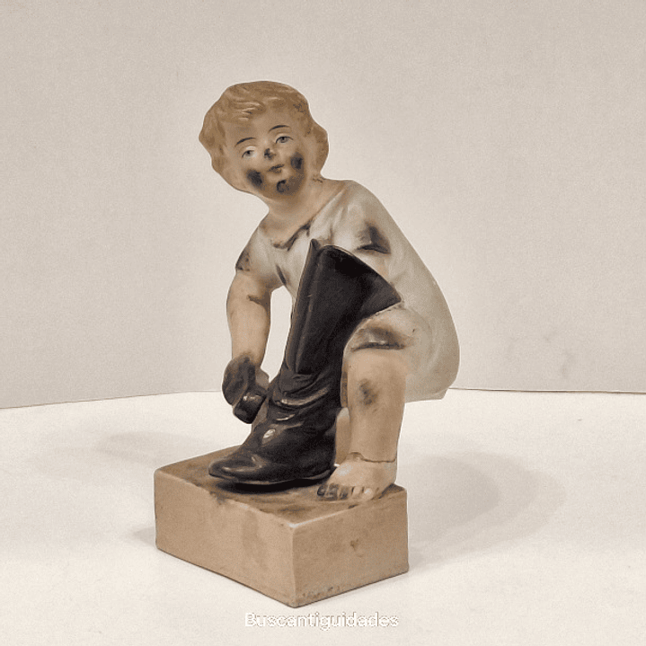 Jovem engraxate em buscuit  6