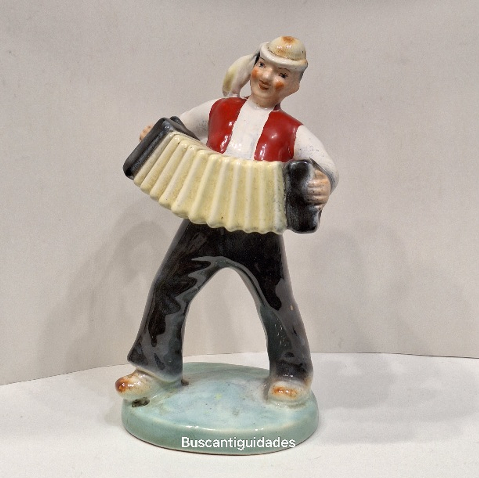 Acordeonista, faiança checoslováquia 1