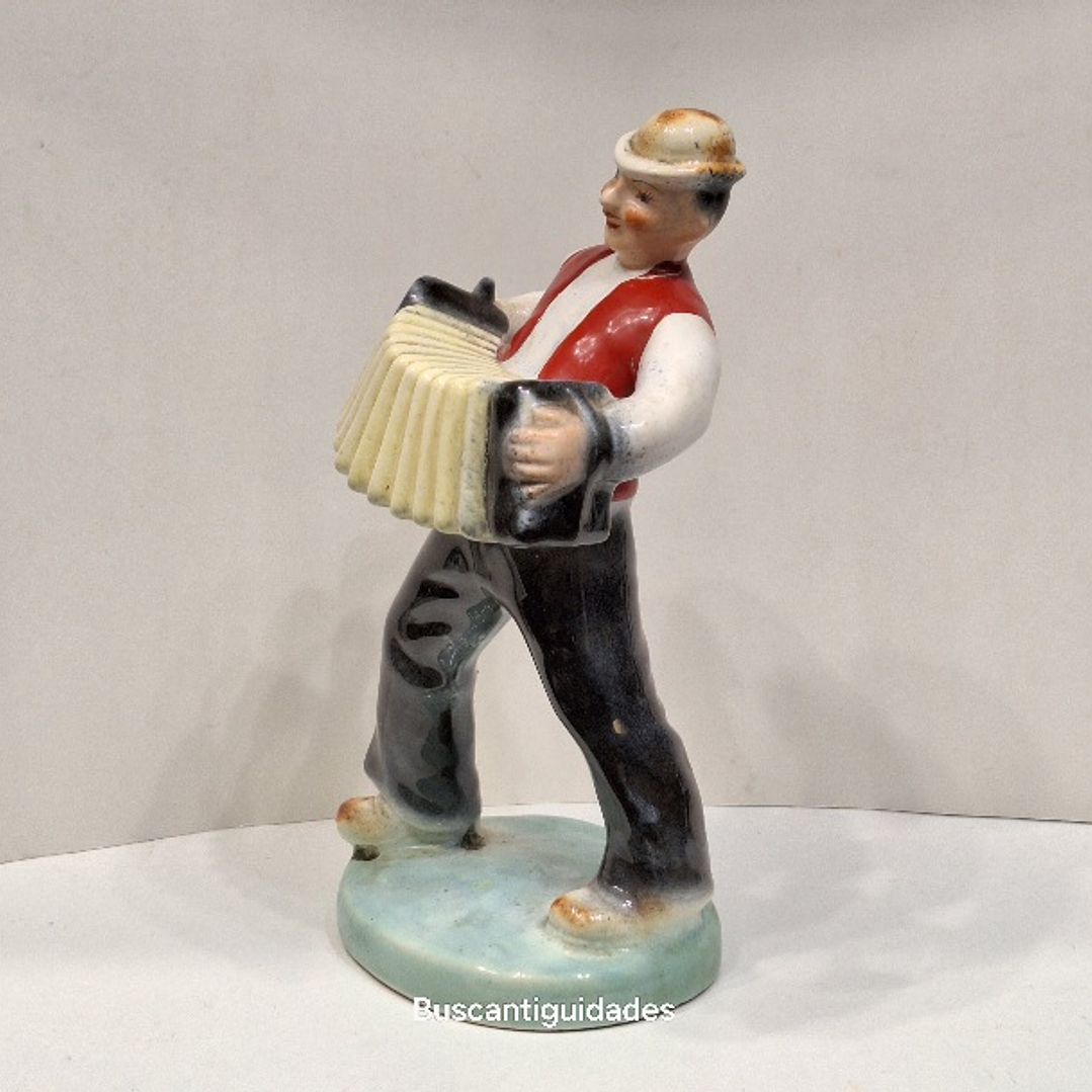 Acordeonista, faiança checoslováquia 2