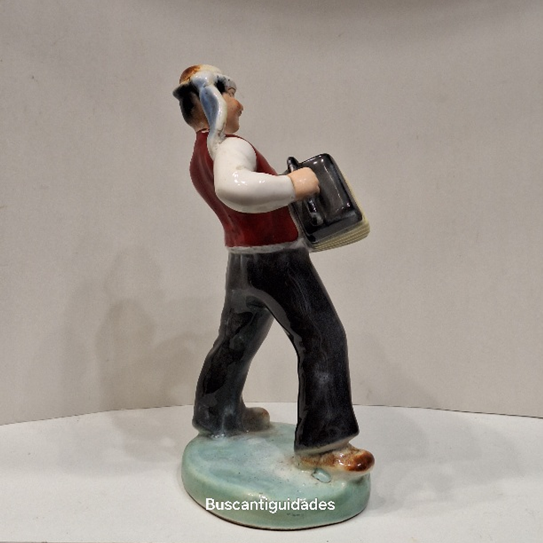 Acordeonista, faiança checoslováquia 3