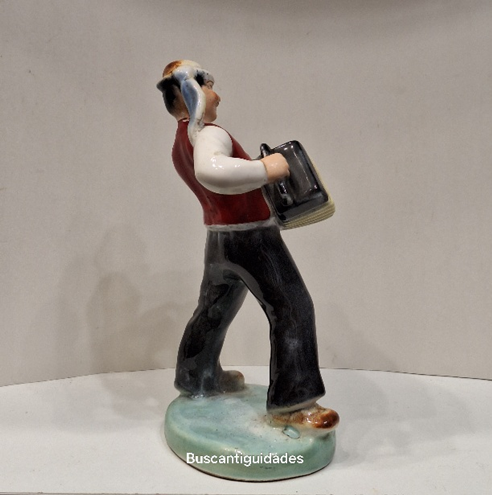 Acordeonista, faiança checoslováquia 7