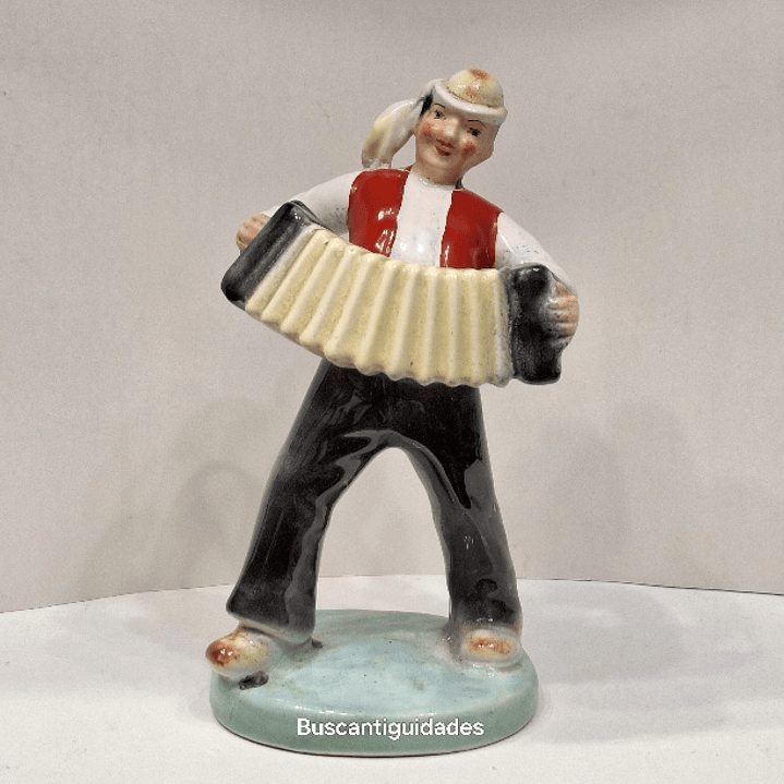 Acordeonista, faiança checoslováquia 13