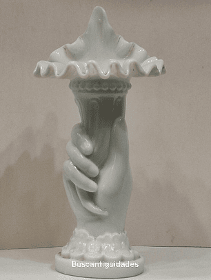 Jarra tulipeira mão com cornucópia 