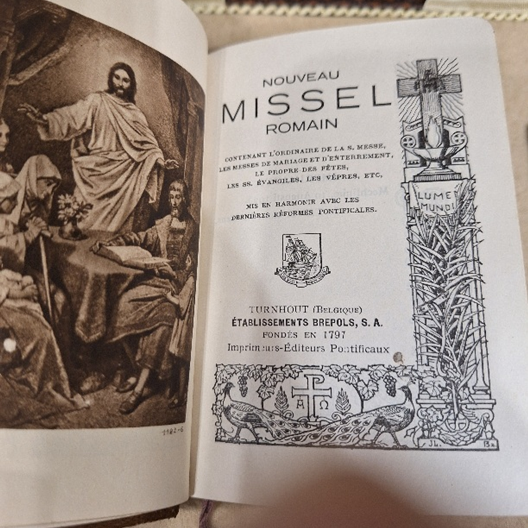 Estojo com Missal Romano 5