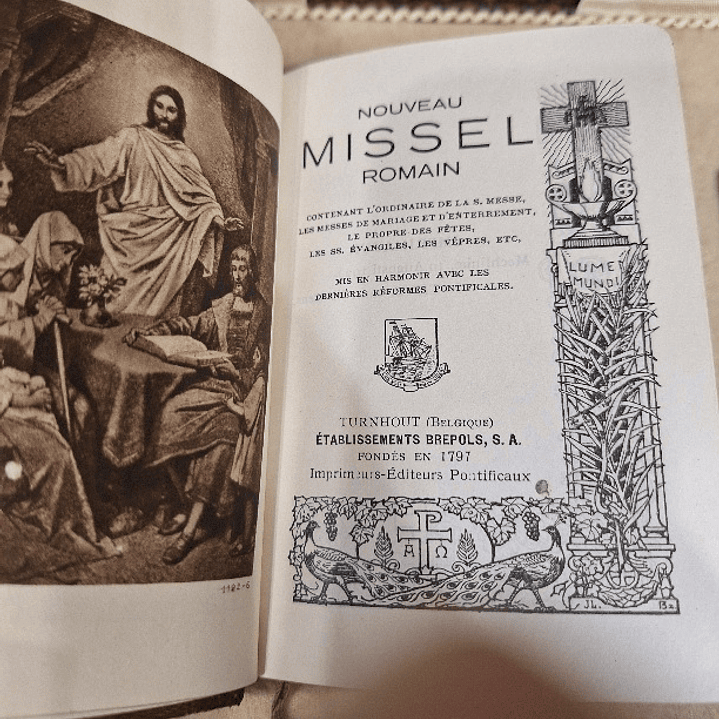 Estojo com Missal Romano 5
