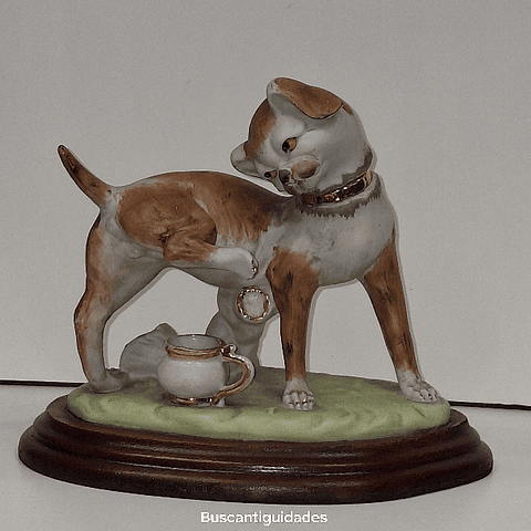 Bibelot em biscuit policromado, cão 