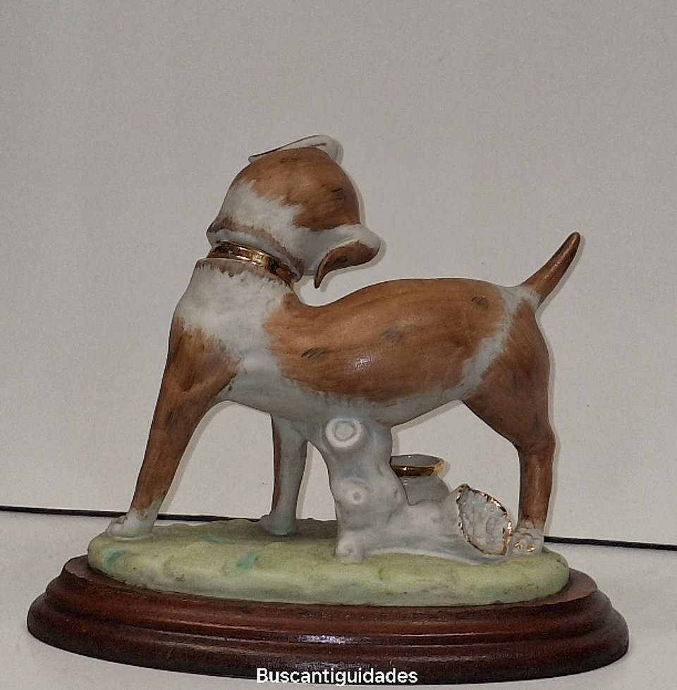 Bibelot em biscuit policromado, cão  2