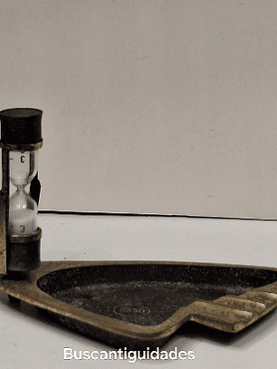 Cinzeiro com ampulheta da Esso